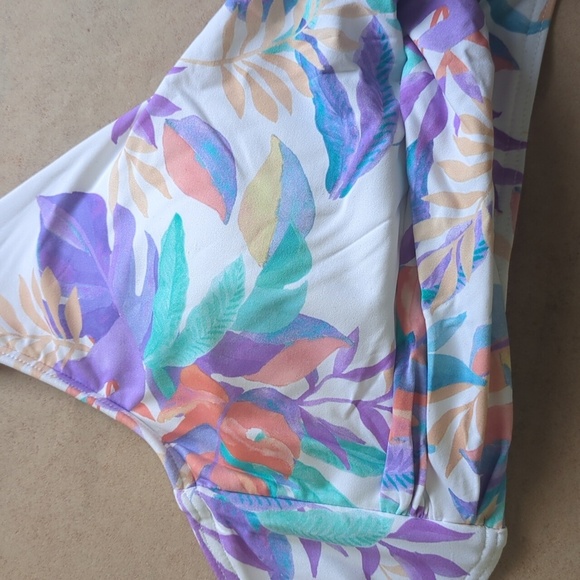 Sea Level Bikini Top NWT Size 10 Botanica Cross Front - lifting - Picture 7 of 11